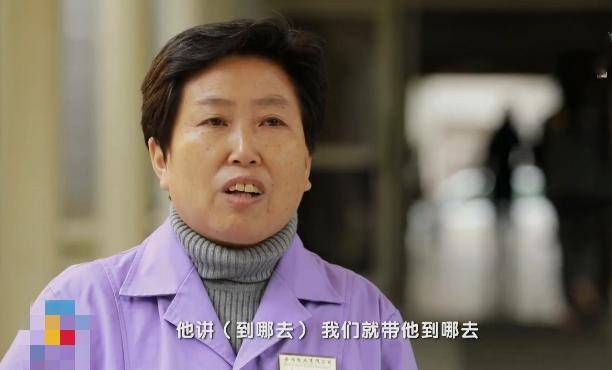 忘記妻子已逝!84歲癡呆老翁「每天帶好吃的醫院找愛妻」醫護錯愕「日復一日耐心應對」後續更催淚