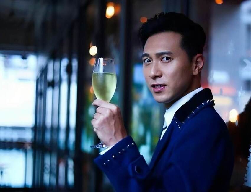 TVB男星黃子恆重提舊愛，網友吐槽不紅是有原因的，因睡粉事業盡毀