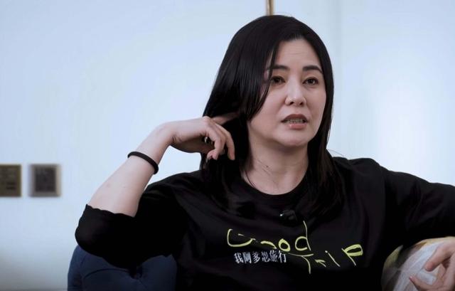 突發！香港知名女星自曝父母姐妹全部離世，婚後和老公堅持丁克