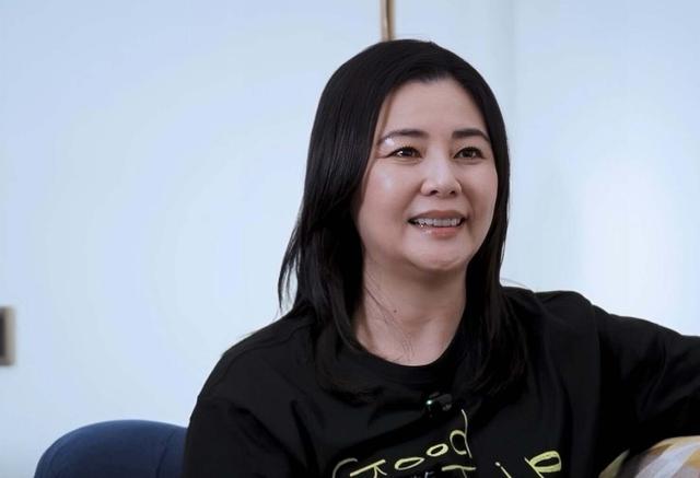 突發！香港知名女星自曝父母姐妹全部離世，婚後和老公堅持丁克