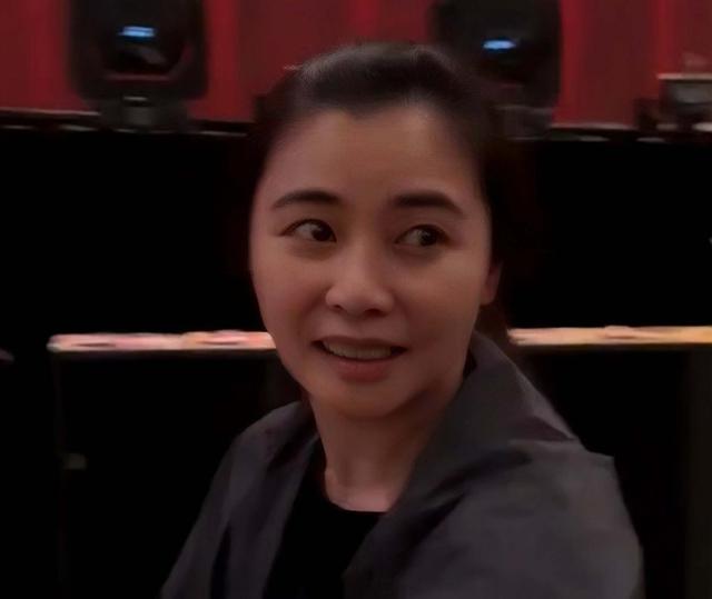 突發！香港知名女星自曝父母姐妹全部離世，婚後和老公堅持丁克