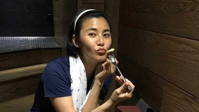 突發！香港知名女星自曝父母姐妹全部離世，婚後和老公堅持丁克