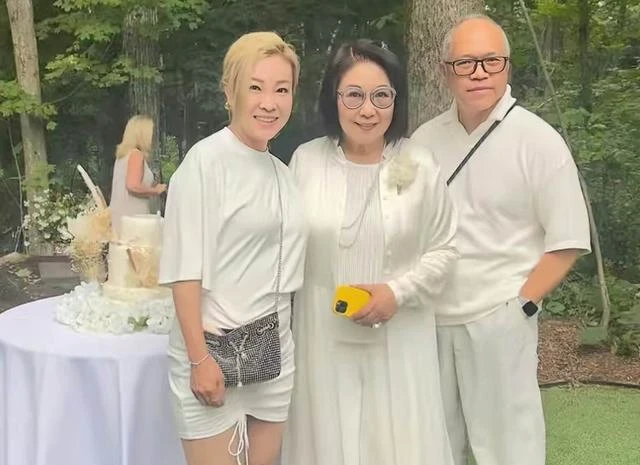 恭喜！李司棋女兒葉子青第三次結婚，嫁外籍攝影師辦森林婚禮