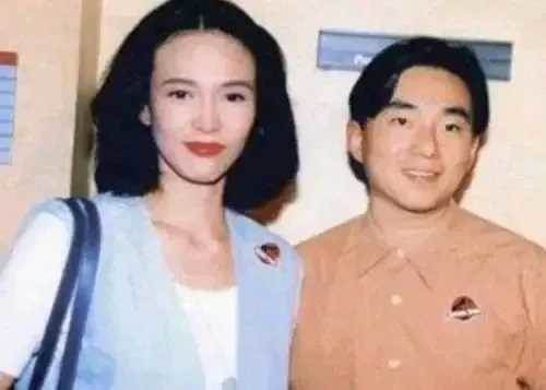 58歲呂方活的不如狗！被鄭裕玲包養軟飯硬吃12年，轉頭娶小16歲嬌妻生下一子，隱瞞多年妻子真面目曝光徹底崩潰！