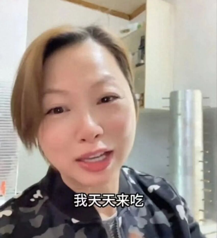 被網友質疑醫美過度！56歲TVB前知名女星內地曬近況，大方回應