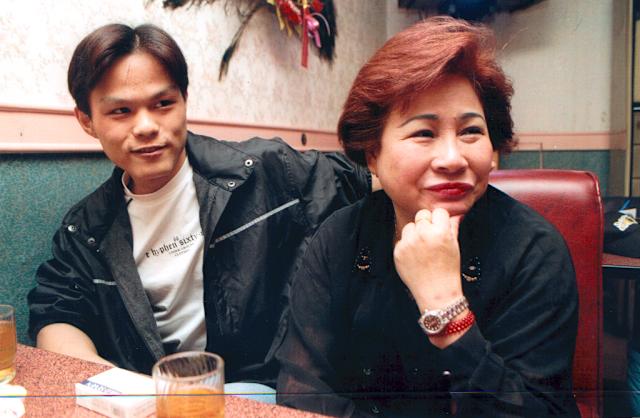 曾轟動全台的33歲「嬤孫戀」！女主角莉莉離世享壽73歲，生前淚吐分手內幕：至今仍在為這段感情贖罪