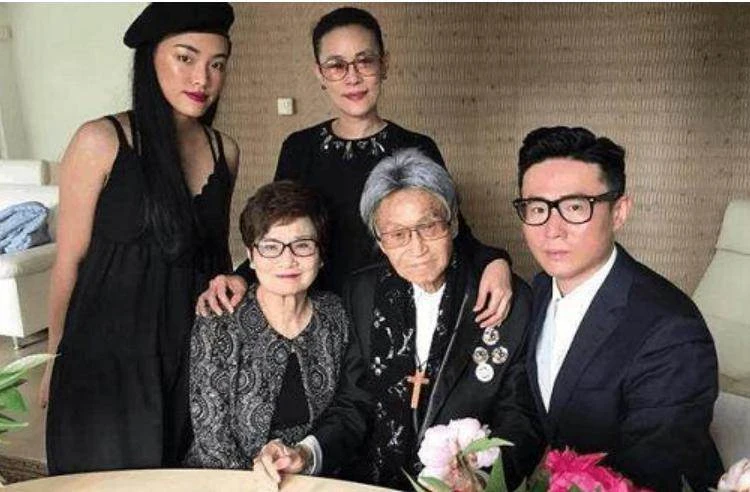 台灣著名主持人赴瑞士安樂死，兒子講述其「死前慘狀」：我非常後悔！