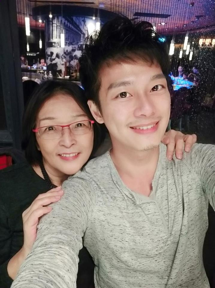 從小相依為命！38歲男星「捨不得媽媽爬樓梯」砸千萬買房，除夕夜突傳「急診開刀」惹鼻酸