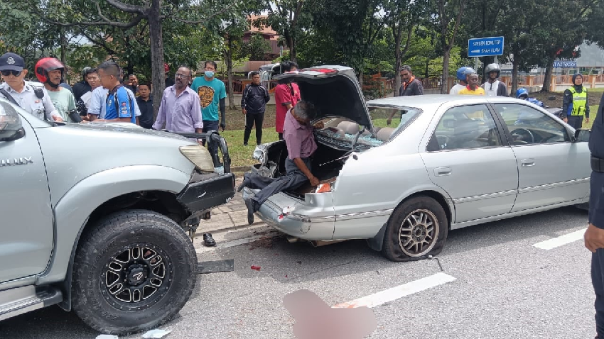 巴士撞轎車后再撞貨卡 至少1人斃命