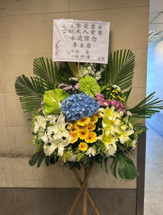 81歲鼎爺赴靈堂送別前妻，憔悴暴瘦一言不發，遭攔截護送兒媳失敗