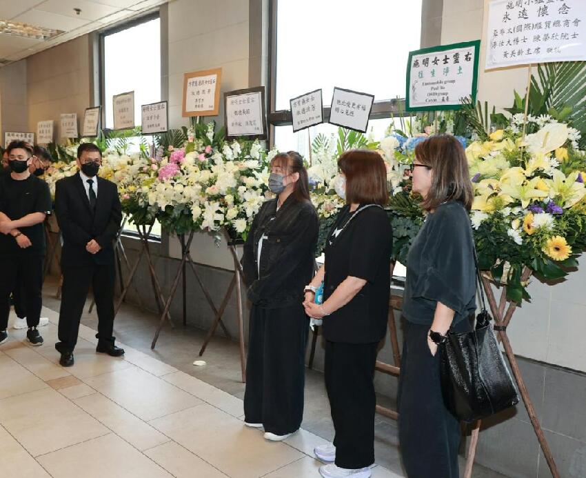 81歲鼎爺赴靈堂送別前妻，憔悴暴瘦一言不發，遭攔截護送兒媳失敗