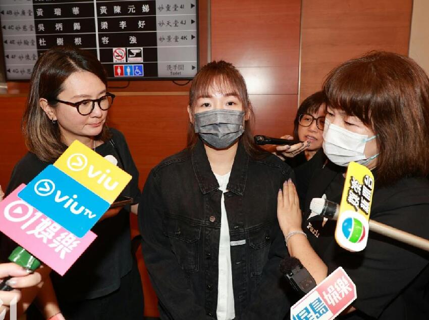 81歲鼎爺赴靈堂送別前妻，憔悴暴瘦一言不發，遭攔截護送兒媳失敗