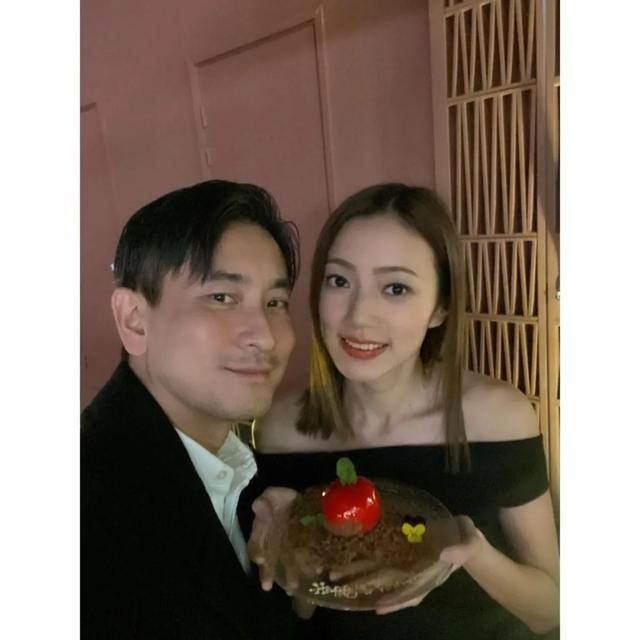 前TVB小花與老公慶祝邊婚，結婚13年仍如少女，兩人暫無生育計劃