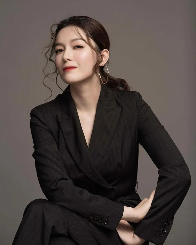 苟芸慧結婚七年屢傳婚變,首度承認與富三代老公離婚:正在辦理手續