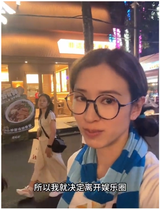 淪落街頭賣雞爪！昔日當紅女星「放下身段叫賣攬客」　「合照來者不拒」熱情喊：要東山再起