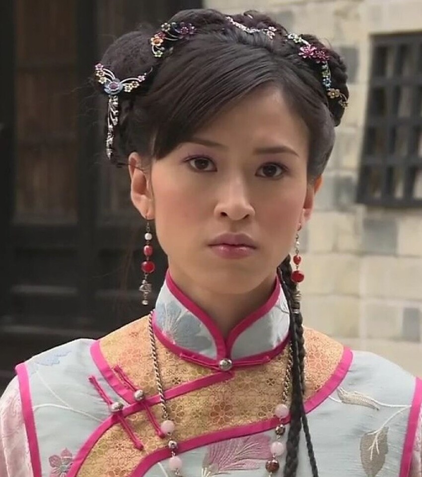 淪落街頭賣雞爪！昔日當紅女星「放下身段叫賣攬客」　「合照來者不拒」熱情喊：要東山再起