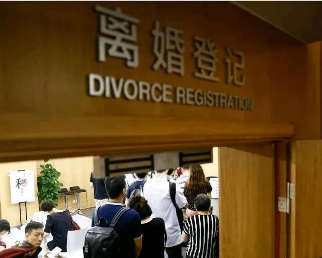 老公出軌婆婆卻要我淨身出戶！辦完離婚之後「收到一條簡訊」我淚如雨下