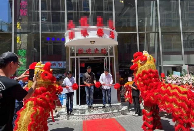 3位港星廣東小店開業！生意火爆忙到滿頭汗，圈中好友幫做服務員