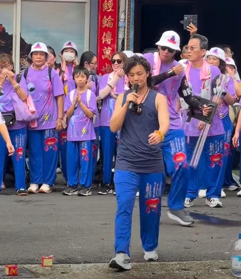 腳踩天價精品鞋！濟顛禪師遭踢爆「登記這行業」根本不是宗教