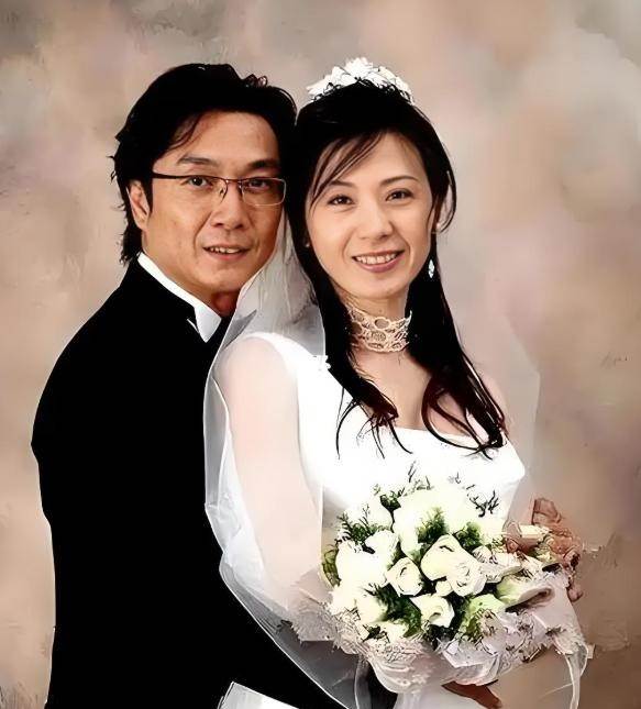 43歲男星娶小20歲空姐，如今75歲「無兒無女」，他後悔了嗎？