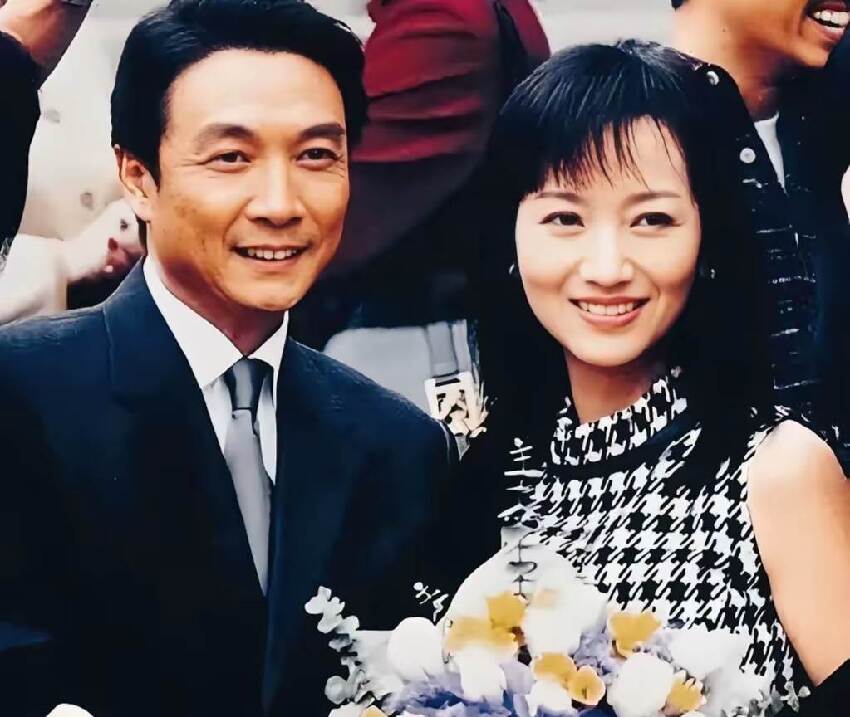 43歲男星娶小20歲空姐，如今75歲「無兒無女」，他後悔了嗎？