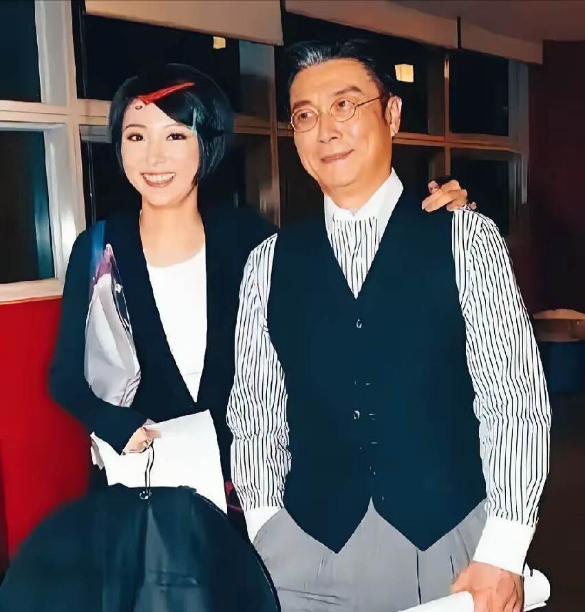 43歲男星娶小20歲空姐，如今75歲「無兒無女」，他後悔了嗎？
