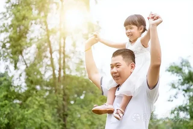 我爸娶完後媽趕走了我，7年後我功成名就歸來，到家後卻傻眼了