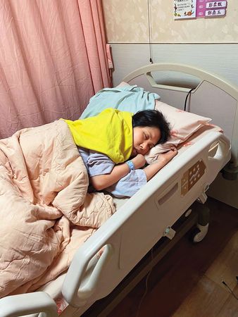 死不瞑目！余苑綺被爆「遭老公丟包挨餓」婆家漠視　5歲女兒「吐11字心酸」李亞萍痛哭：受盡委屈