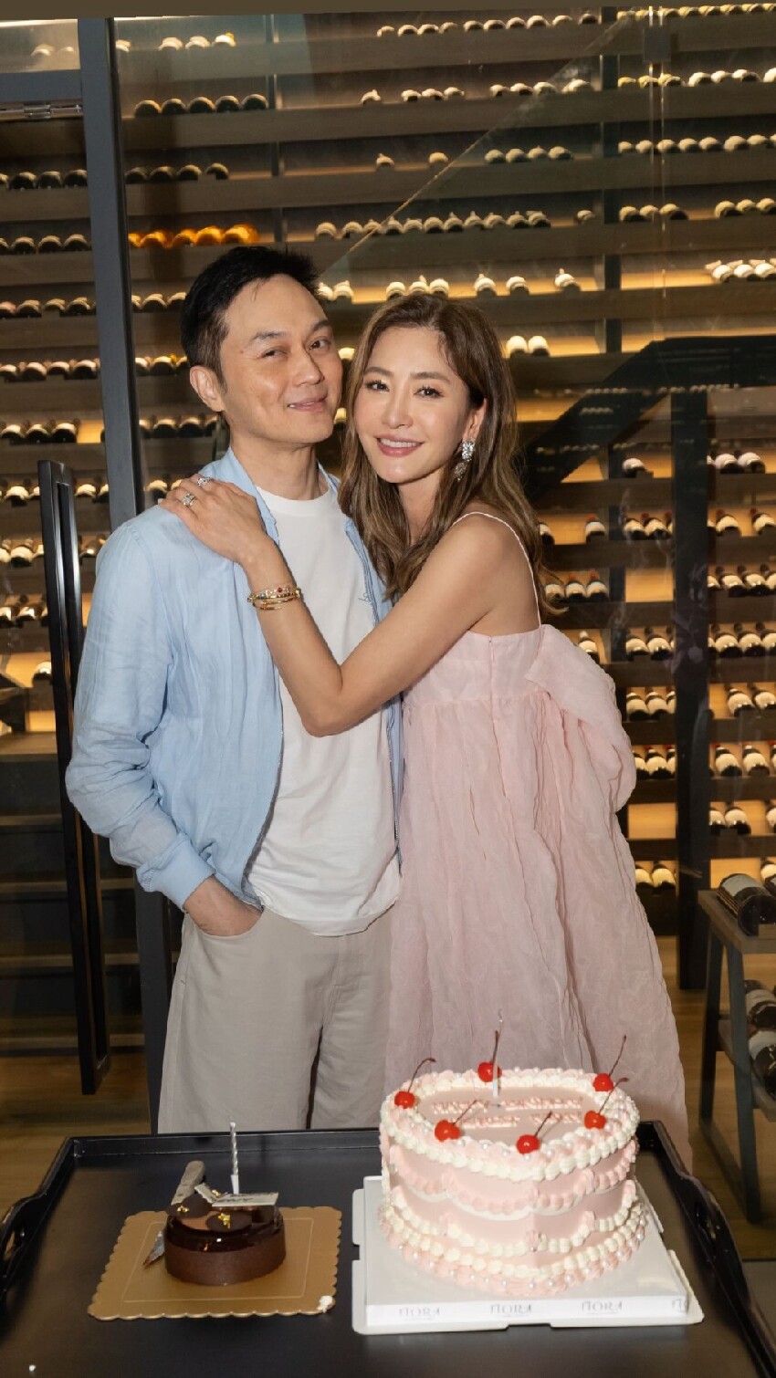 香港名模迎來52歲生日,皮膚緊緻狀態凍齡,兩度原諒外籍老公出軌
