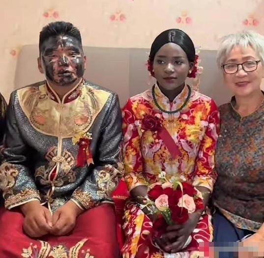 非洲美女愛上「中國農村小伙」堅持結婚「老公曝光」網友全懂了：難怪80萬聘金都拒收