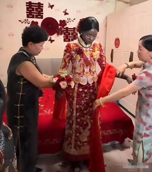 非洲美女愛上「中國農村小伙」堅持結婚「老公曝光」網友全懂了：難怪80萬聘金都拒收
