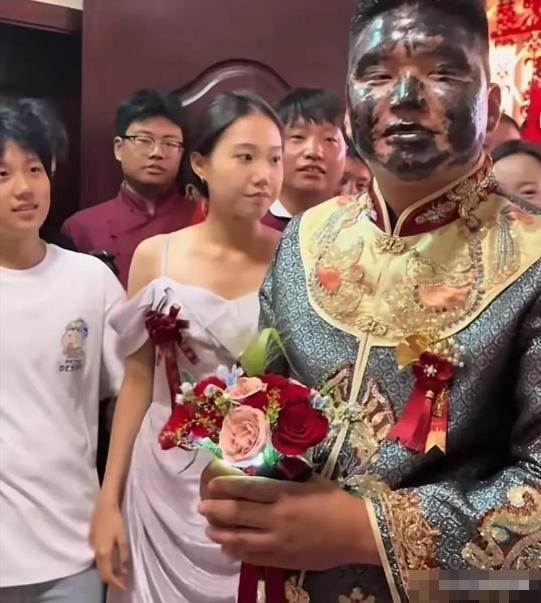非洲美女愛上「中國農村小伙」堅持結婚「老公曝光」網友全懂了：難怪80萬聘金都拒收
