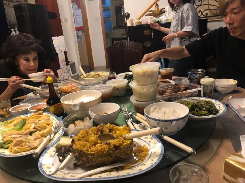 香港女星豪宅意外曝光！富商丈夫長期出軌，曾為挽回感情冒險整容