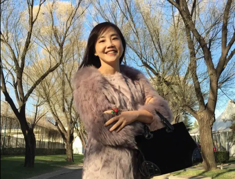 結婚35年膝下無子，尹乃菁「媒體教父」丈夫身份驚人！當年捲入婚外情疑雲，真相終於大白