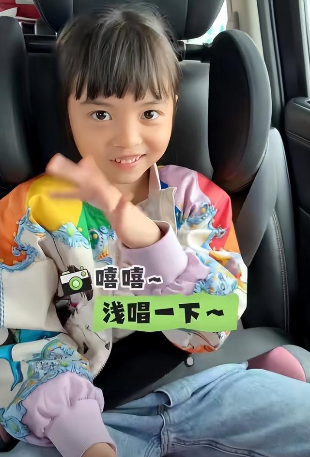 熊黛林雙胞胎女兒滿6歲，妹妹顏值逆襲越長越好看，高姐姐半個頭