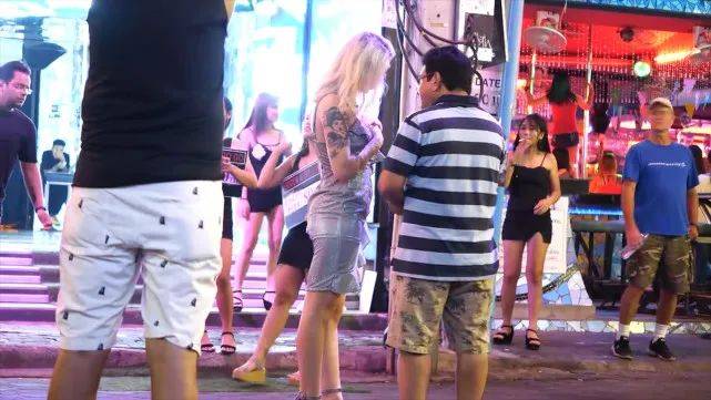 男性去俄羅斯旅遊,為什麼晚上不敢出門?原因竟然是這樣的