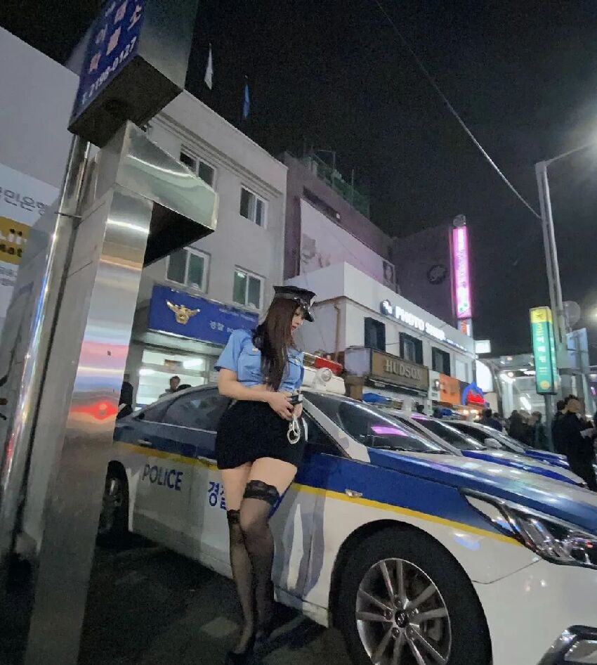 60kg「女警」穿上制服一夜爆紅，網友：請逮捕我...
