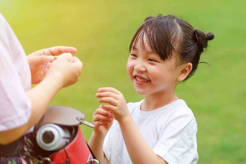 孩子情緒波動大?10個技巧教孩子管理情緒,很有效