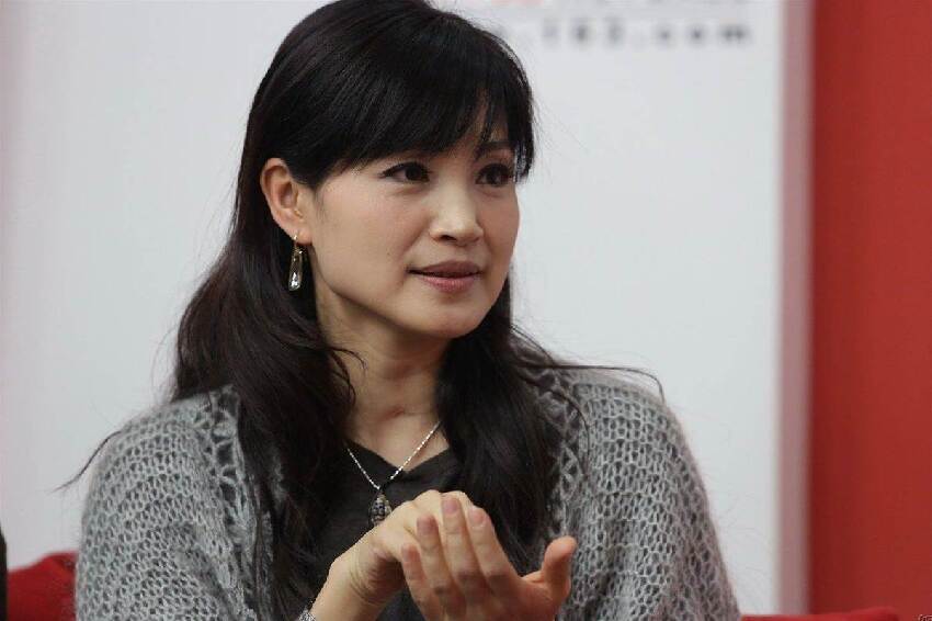 被譽為「永遠的軍中情人」！59歲仍「冰清玉潔」一生未談過戀愛：不寂寞也不遺憾