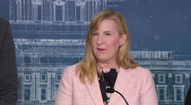 快訊/議員遭槍擊「2死2重傷」...嫌犯逃亡「留70人暗殺名單」