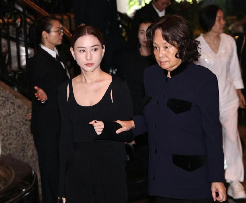 何超蕸追思會,三太四太攜四房子女出席,霍家及四大豪門集體參與