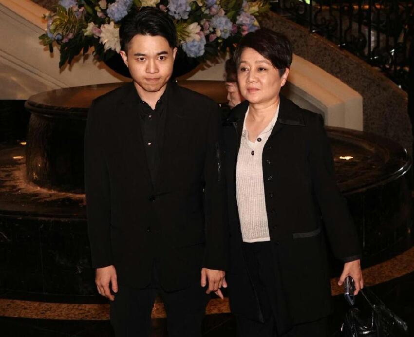 何超蕸追思會,三太四太攜四房子女出席,霍家及四大豪門集體參與