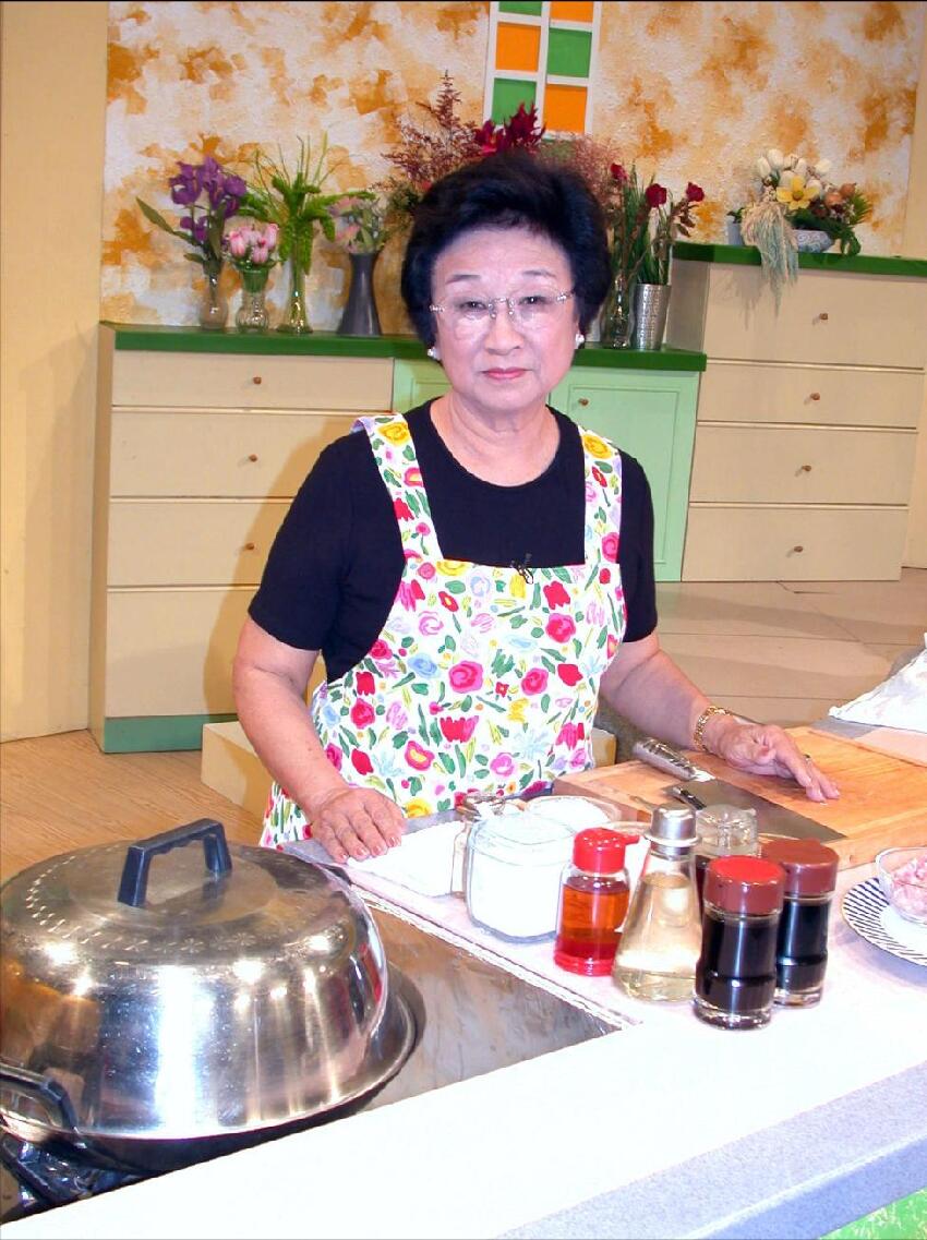 91歲香港女星近況曝光！曾是亞視烹飪節目鼻祖，離婚後終身未嫁