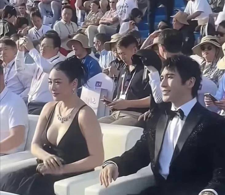 鍾麗緹三亞穿著引爭議,她真實狀態堪憂!張倫碩青筋暴露,老態盡顯!