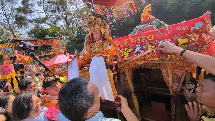 媽祖進香再現神跡，萬人目睹媽祖顯靈，下一秒怪事發生了...現場曝光千萬信眾驚呆