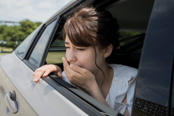 兒子夫妻都很孝順！但每次跟媳婦同車「她總會搖下車窗透氣」喊暈車　某天經過廁所「徹底明白背後原因」太扎心了