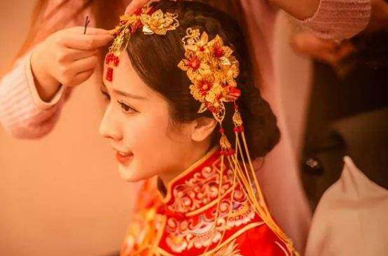 兄妹變夫妻!把妻子從小寵到大,20年後「抱在手裡的妹妹」成最美新娘 網羨:偶像劇裡的愛情