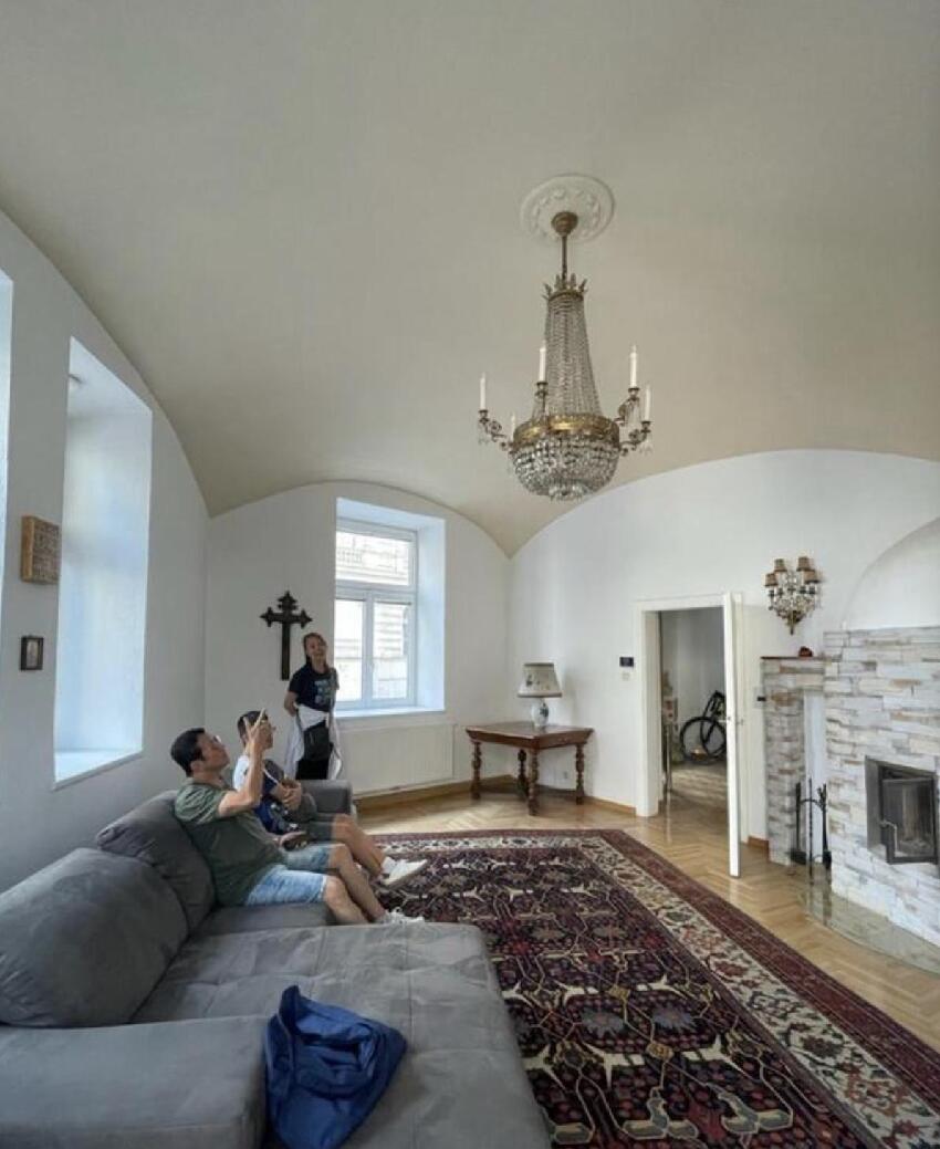 63歲TVB綠葉移民國外六年，回香港激動不已，稱國外難找家鄉味道