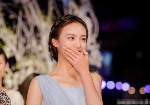 離婚才一年，聽說前夫娶「清潔員」我笑著去看熱鬧　婚禮現場「看到新娘」我淚灑當場