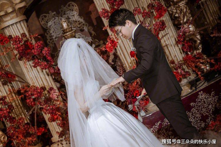 離婚才一年,聽說前夫娶「清潔員」我笑著去看熱鬧 婚禮現場「看到新娘」我淚灑當場